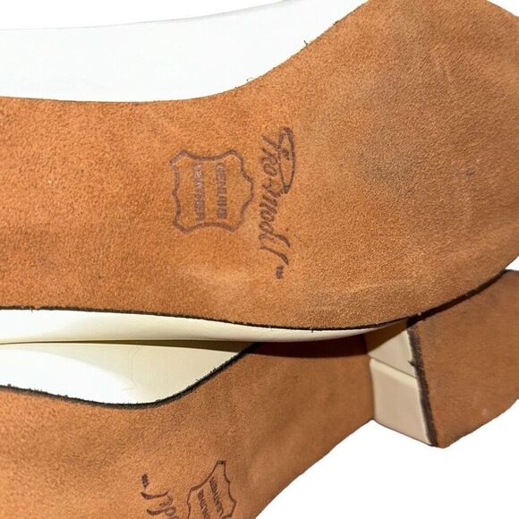 Tictactoe 80’s Dance shoes size 10.5 wide  in khaki/ Bone color. - Picture 2 of 8